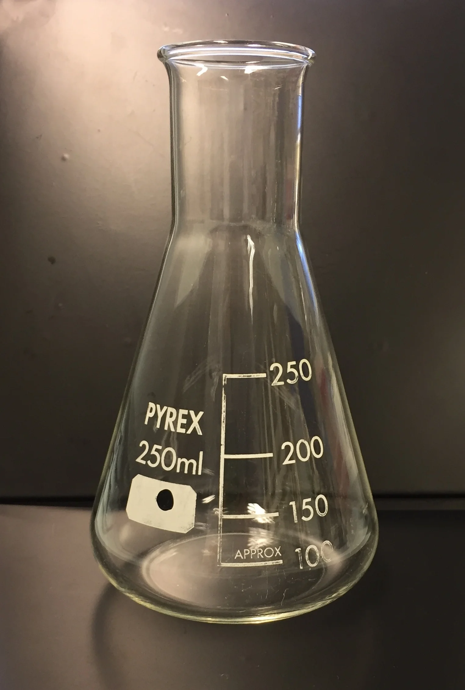 ERLENMEYER atau Labu Erlenmeyer